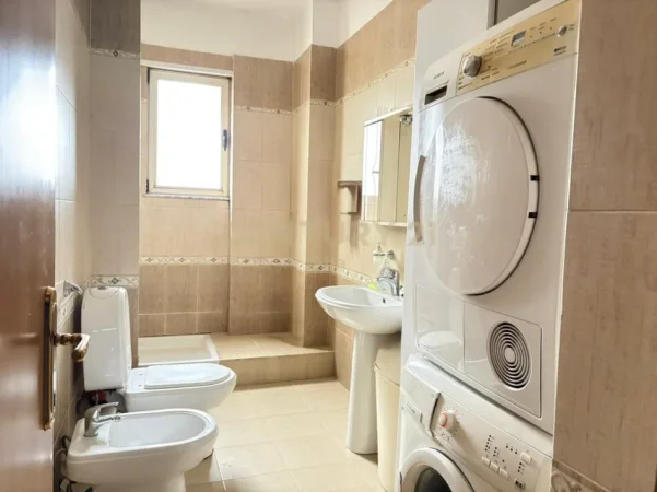 Tirane, shitet apartament 2+1 Kati 5, 94 m² 206.800 € (pazari i ri)