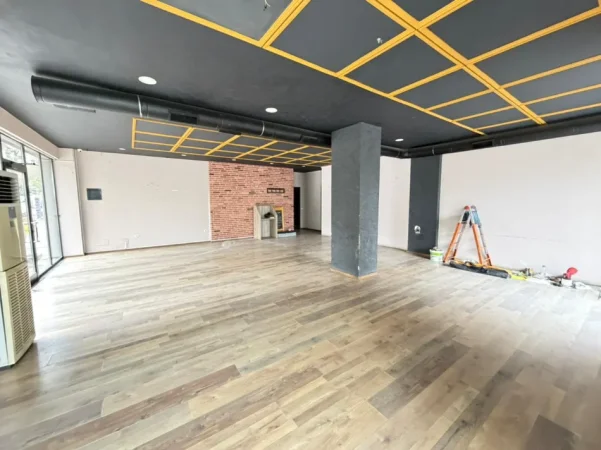 Tirane, jepet me qera lokal Kati 0, 150 m² 1.370 € (Fresk)