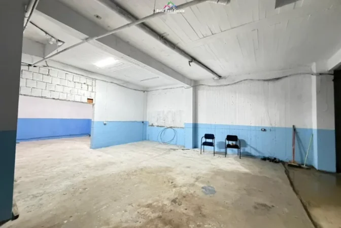 Tirane, jepet me qera magazine Kati 0, 150 m² 900 € (Fresk)