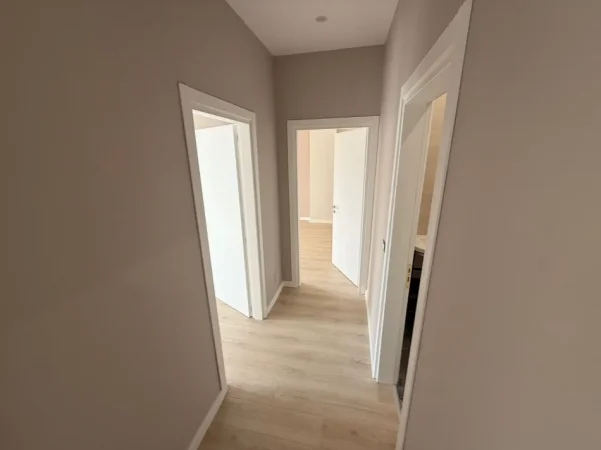 Tirane, jepet me qera zyre Kati 7, 87 m² 800 € (KOMUNA E PARISIT)