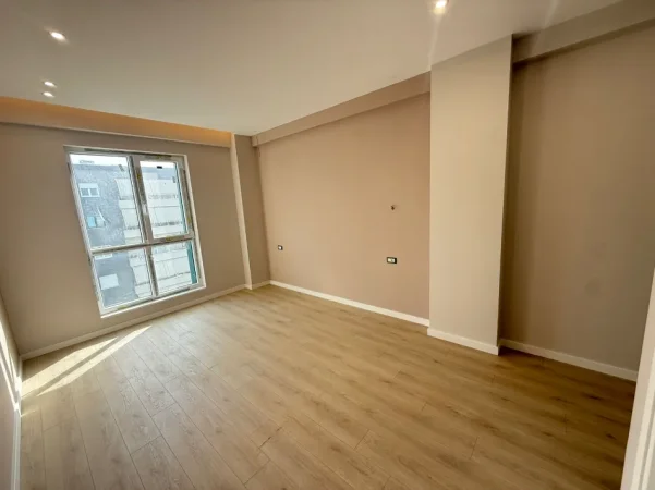 Tirane, jepet me qera zyre Kati 7, 87 m² 800 € (KOMUNA E PARISIT)