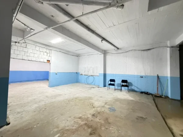 Tirane, jepet me qera ambjent biznesi Kati 0, 150 m² 900 € (Rruga Muhamet Deliu)