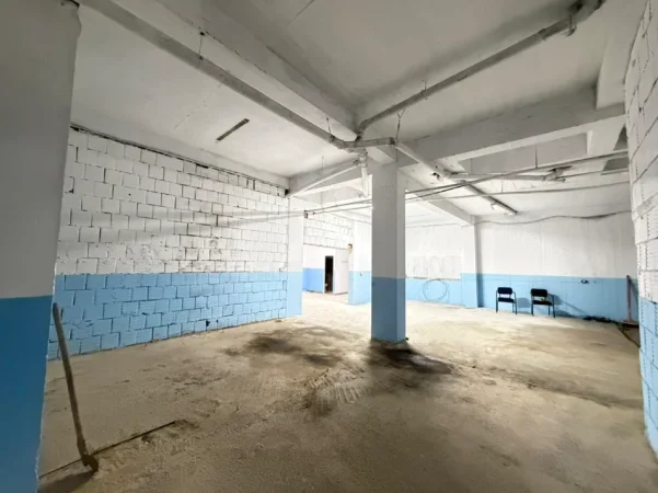 Tirane, jepet me qera ambjent biznesi Kati 0, 150 m² 900 € (Rruga Muhamet Deliu)