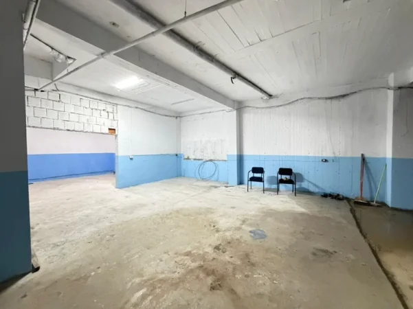 Tirane, jepet me qera ambjent biznesi Kati 0, 150 m² 900 € (Rruga Muhamet Deliu)