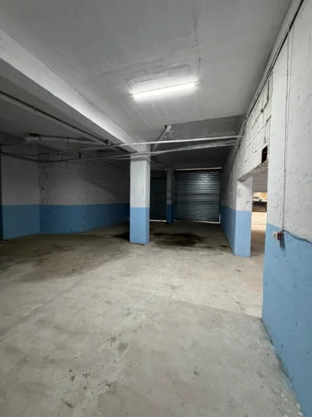 Tirane, jepet me qera ambjent biznesi Kati 0, 150 m² 900 € (Rruga Muhamet Deliu)