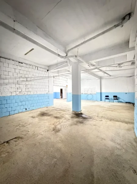 Tirane, jepet me qera ambjent biznesi Kati 0, 150 m² 900 € (Rruga Muhamet Deliu)