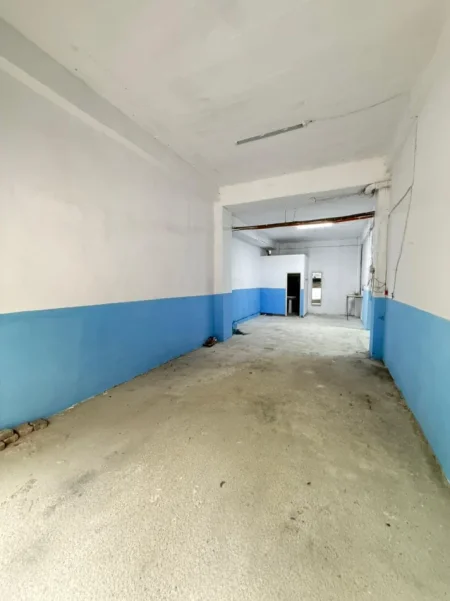 Tirane, jepet me qera ambjent biznesi Kati 0, 150 m² 900 € (Rruga Muhamet Deliu)