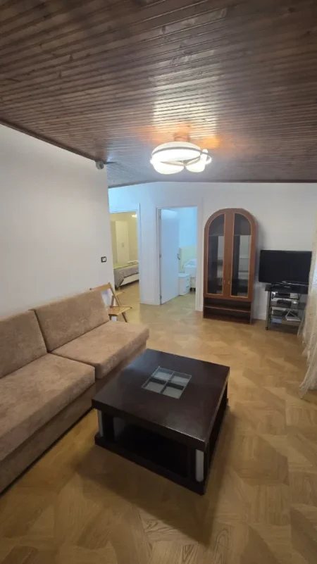 Tirane, jepet me qera apartament 2+1 Kati 6, 70 m² 700 € Selite