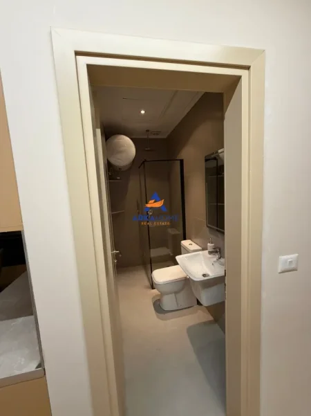 Tirane, jepet me qera apartament 2+1+Ballkon Kati 5, 105 m² 1.050 € 