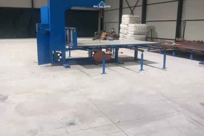 Tirane, jepet me qera magazine Kati 0, 950 m² 4.200 € (Marikaj)