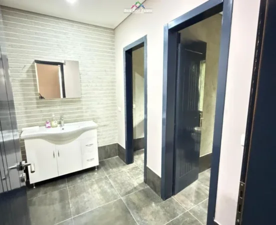 Tirane, jepet me qera lokal Kati 0, 150 m² 1.370 € (Rrruga Muhamet Deliu)