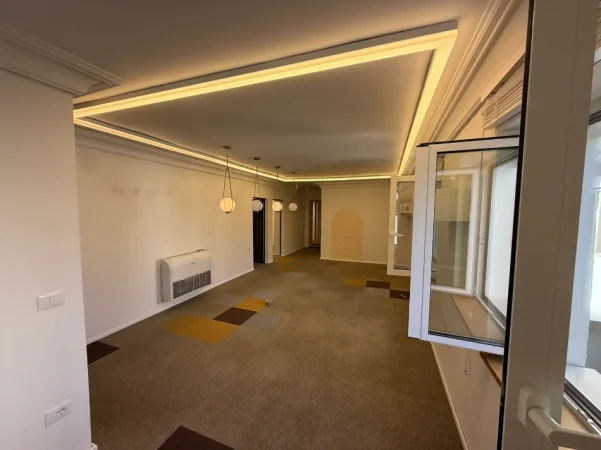 Tirane, jepet me qera zyre , 130 m² 1.500 € (Zogu i Zi)