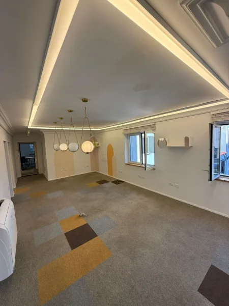 Tirane, jepet me qera zyre , 130 m² 1.500 € (Zogu i Zi)