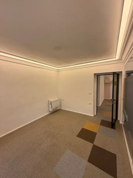 Tirane, jepet me qera zyre , 130 m² 1.500 € (Zogu i Zi)