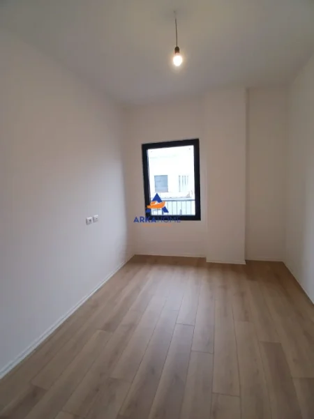 Tirane, jepet me qera apartament 3+1+Ballkon Kati 1, 107 m² 1.260 € 