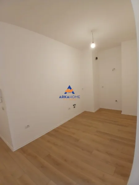 Tirane, jepet me qera apartament 3+1+Ballkon Kati 1, 107 m² 1.260 € 