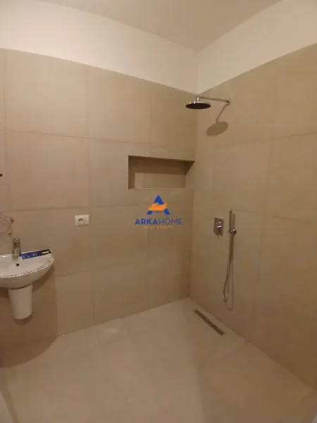 Tirane, jepet me qera apartament 3+1+Ballkon Kati 1, 107 m² 1.260 € 