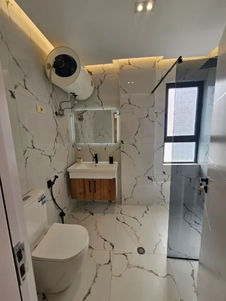 Tirane, shitet apartament 2+1+Ballkon Kati 5, 116 m² 265.000 € (Pallati me Shigjeta)