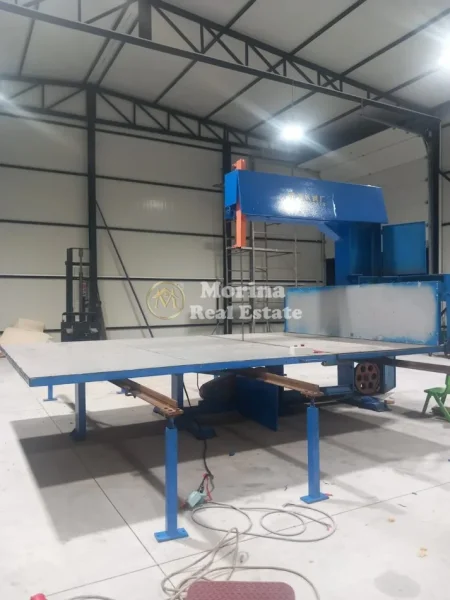 Durres, jepet me qera ambjent biznesi Kati 1, 1000 m² 3000 € (Autostrada Tirane Durres)
