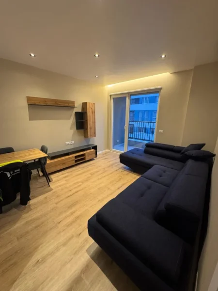 Tirane, jepet me qera apartament 2+1 Kati 5, 82 m² 600 € (Univers City)