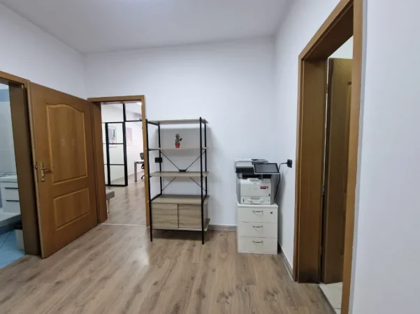 Tirane, jepet me qera zyre Kati 2, 140 m² 2.720 € (bllok)