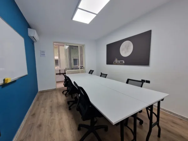 Tirane, jepet me qera zyre Kati 2, 140 m² 2.720 € (bllok)