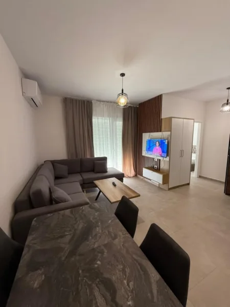 Tirane, jepet me qera apartament 1+1 Kati 5, 60 m² 500 € (Rruga 5 Maji)