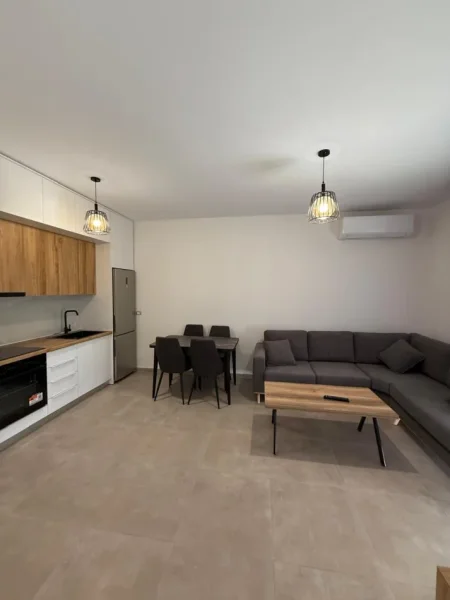 Tirane, jepet me qera apartament 1+1 Kati 5, 60 m² 500 € (Rruga 5 Maji)
