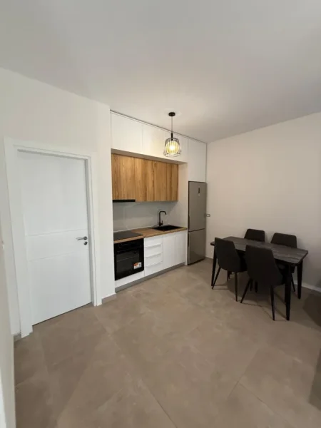 Tirane, jepet me qera apartament 1+1 Kati 5, 60 m² 500 € (Rruga 5 Maji)