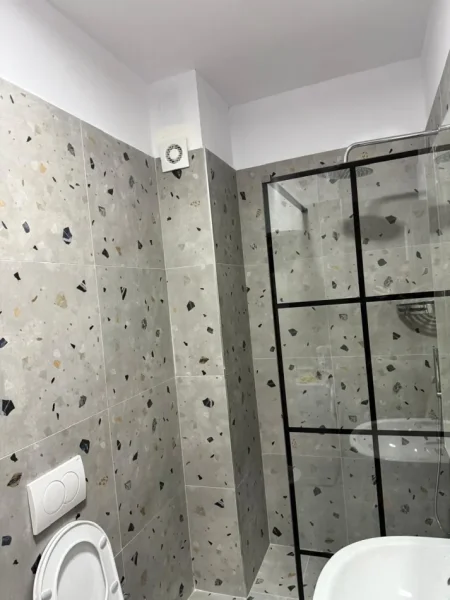 Tirane, jepet me qera apartament 1+1 Kati 5, 60 m² 500 € (Rruga 5 Maji)