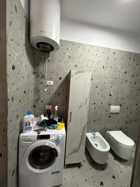 Tirane, jepet me qera apartament 1+1 Kati 5, 60 m² 500 € (Rruga 5 Maji)