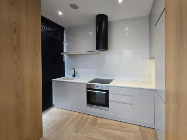 Tirane, jepet me qera apartament 1+1 Kati 8, 99 m² 1.300 € (liqeni i tiranes)