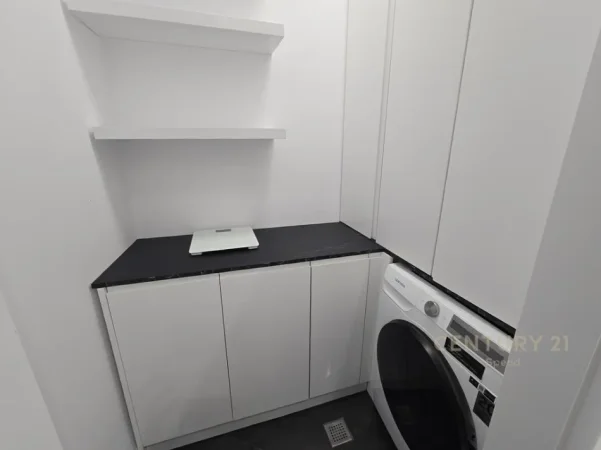 Tirane, jepet me qera apartament 1+1 Kati 8, 99 m² 1.300 € (liqeni i tiranes)