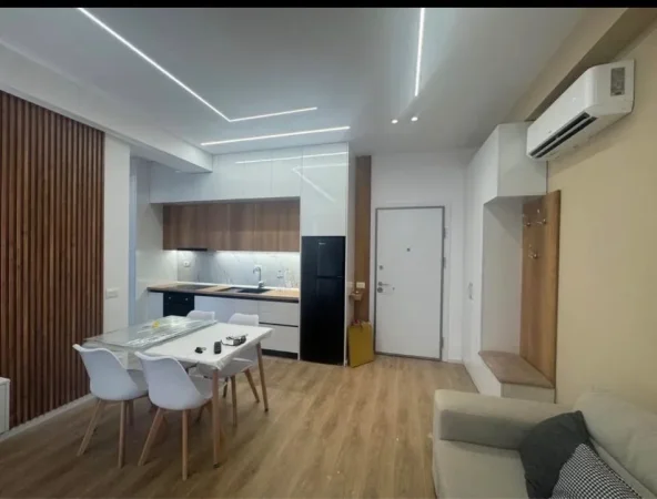 Tirane, jepet me qera apartament 1+1 Kati 3, 70 m² 500 € (Ali Dem)