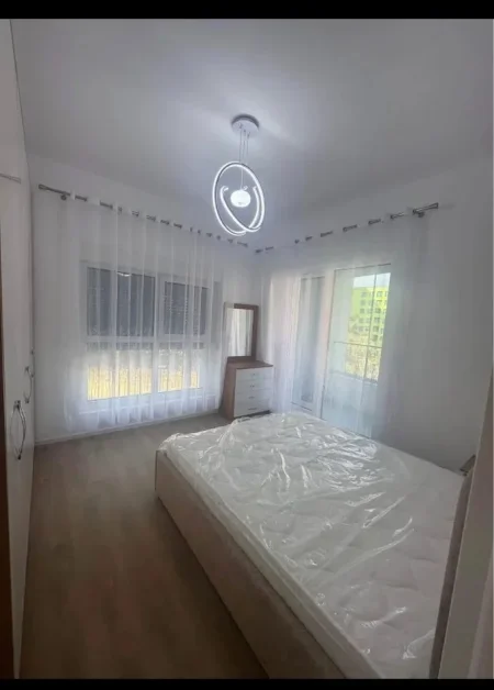 Tirane, jepet me qera apartament 1+1 Kati 3, 70 m² 500 € (Ali Dem)
