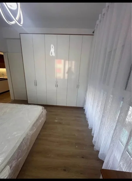 Tirane, jepet me qera apartament 1+1 Kati 3, 70 m² 500 € (Ali Dem)