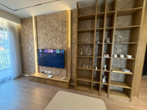 Tirane, jepet me qera apartament 1+1+Ballkon Kati 3, 74 m² 1.000 € (rruga e kavajes)