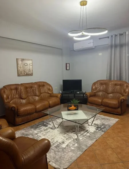 Tirane, jepet me qera apartament 2+1+Aneks+Ballkon Kati 4, 100 m² 600 € (rruga myslym shyri)