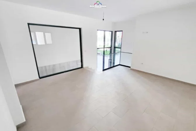 Tirane, jepet me qera dyqan Kati 0, 43 m² 150.000 € (Rruga Leonard Froku)