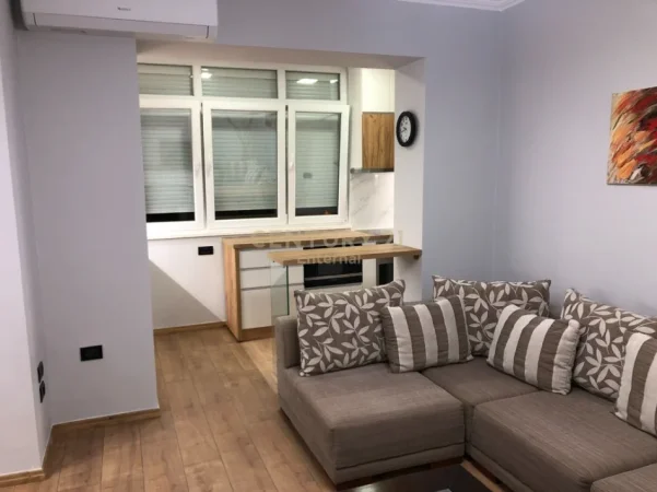 Tirane, jepet me qera apartament 1+1 Kati 2, 70 m² 650 € (myslym shyri)