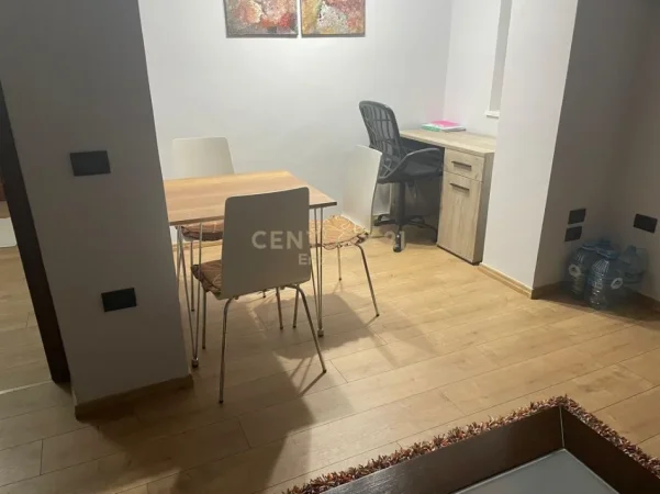 Tirane, jepet me qera apartament 1+1 Kati 2, 70 m² 650 € (myslym shyri)