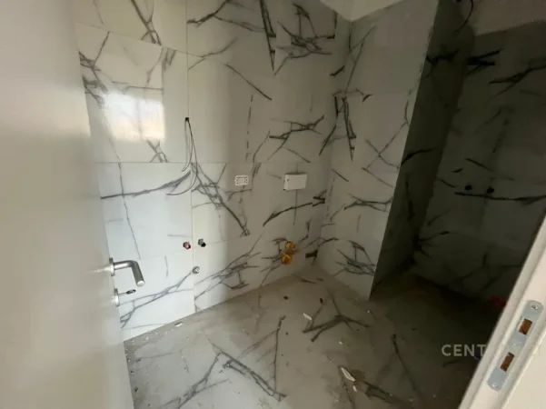 Tirane, shitet apartament 2+1 Kati 4, 105 m² 240.000 € (ish stacioini i fundit i tiranes se re, rezidenca corner)
