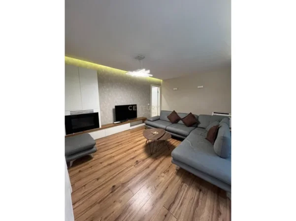 Tirane, jepet me qera apartament 2+1 Kati 2, 115 m² 1.200 € (delijorgji)