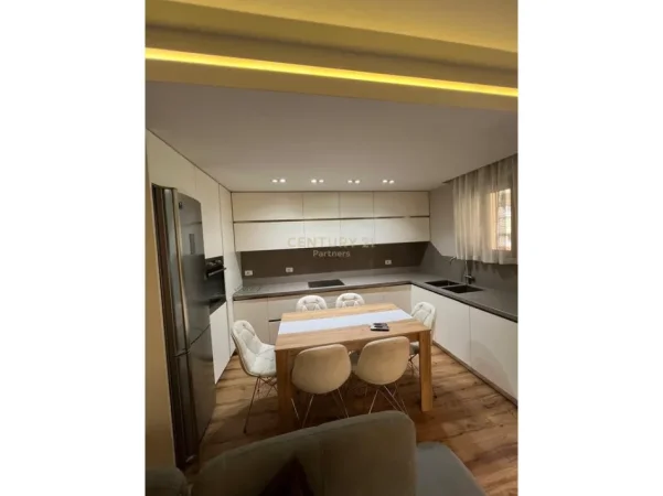 Tirane, jepet me qera apartament 2+1 Kati 2, 115 m² 1.200 € (delijorgji)