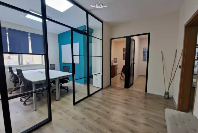 Tirane, jap me qera zyre Kati 5, 140 m² 3800 € (Rruga Brigada VIII)