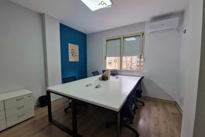 Tirane, jap me qera zyre Kati 5, 140 m² 3800 € (Rruga Brigada VIII)