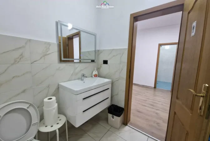 Tirane, jap me qera zyre Kati 5, 140 m² 3800 € (Rruga Brigada VIII)