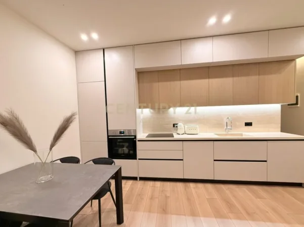 Tirane, jepet me qera apartament 2+1+Ballkon Kati 1, 77 m² 1.400 € (rruga e kosovareve)