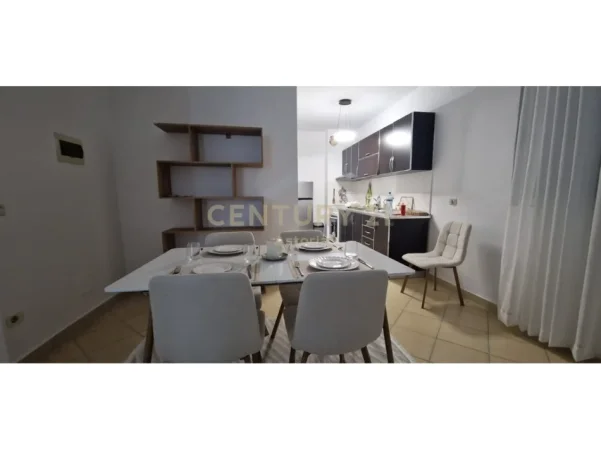 Tirane, jepet me qera apartament 2+1 Kati 3, 115 m² 650 € (liqeni i thate)