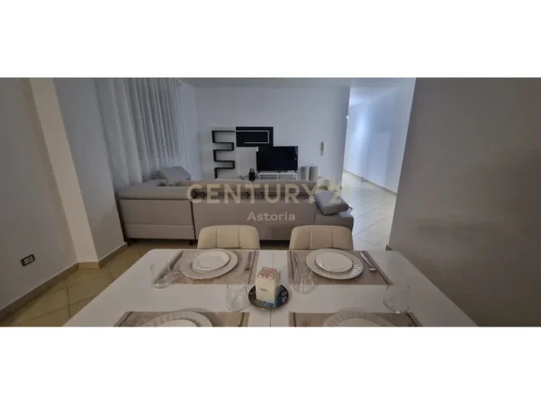 Tirane, jepet me qera apartament 2+1 Kati 3, 115 m² 650 € (liqeni i thate)